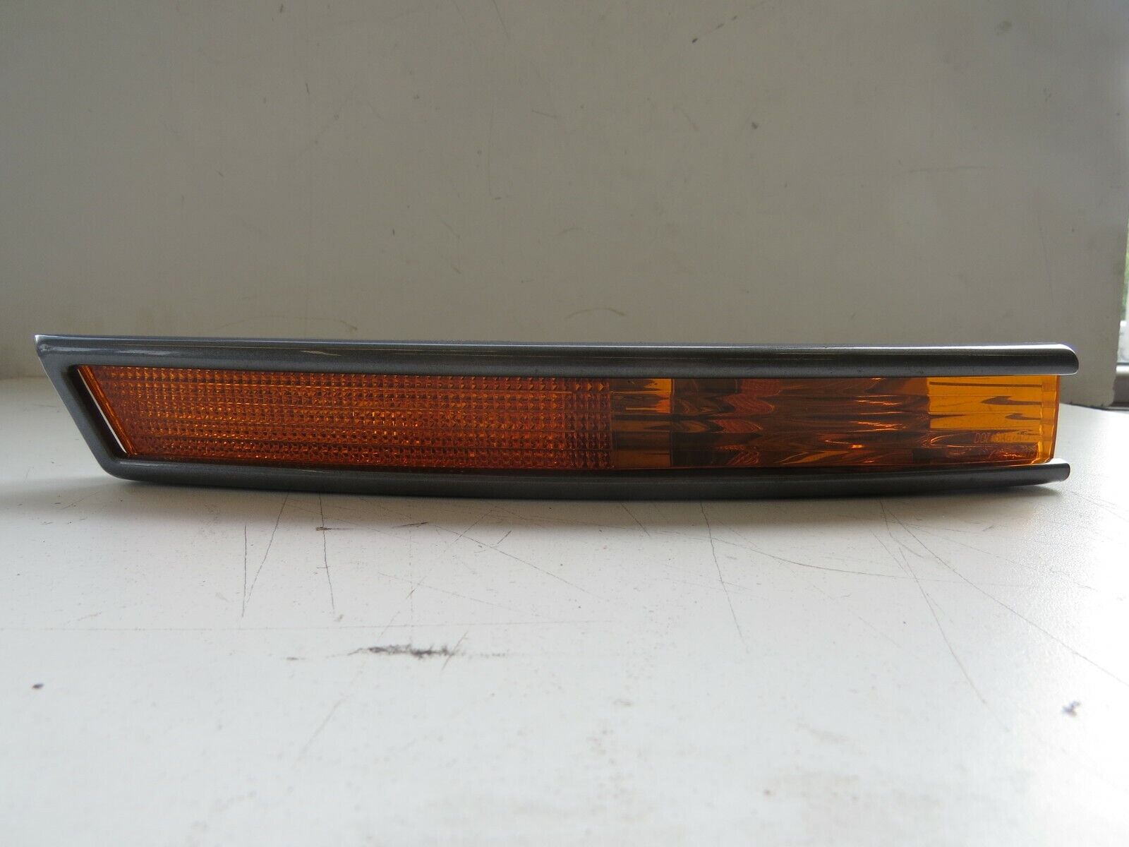Volkswagen Passat 2006 2007 2008 2009 2010 OEM Turn Signal Lamp Front Right - Image 2