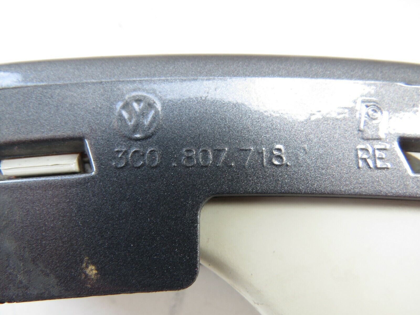 Volkswagen Passat 2006 2007 2008 2009 2010 OEM Turn Signal Lamp Front Right - Image 11