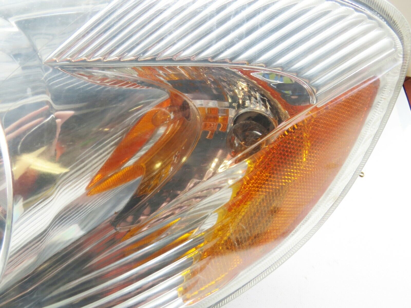 Toyota Corolla 2003-2005 OEM Left Side Headlight Projector Headlamps Housing - Image 3