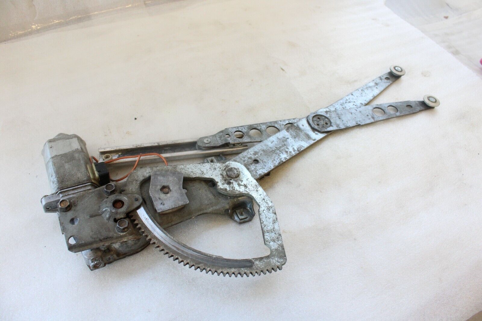 Jaguar Vanden Plas XJ12 XJ6 XJS 1991 1992 1993 1994 OEM Window Regulator w/Motor – Image 3