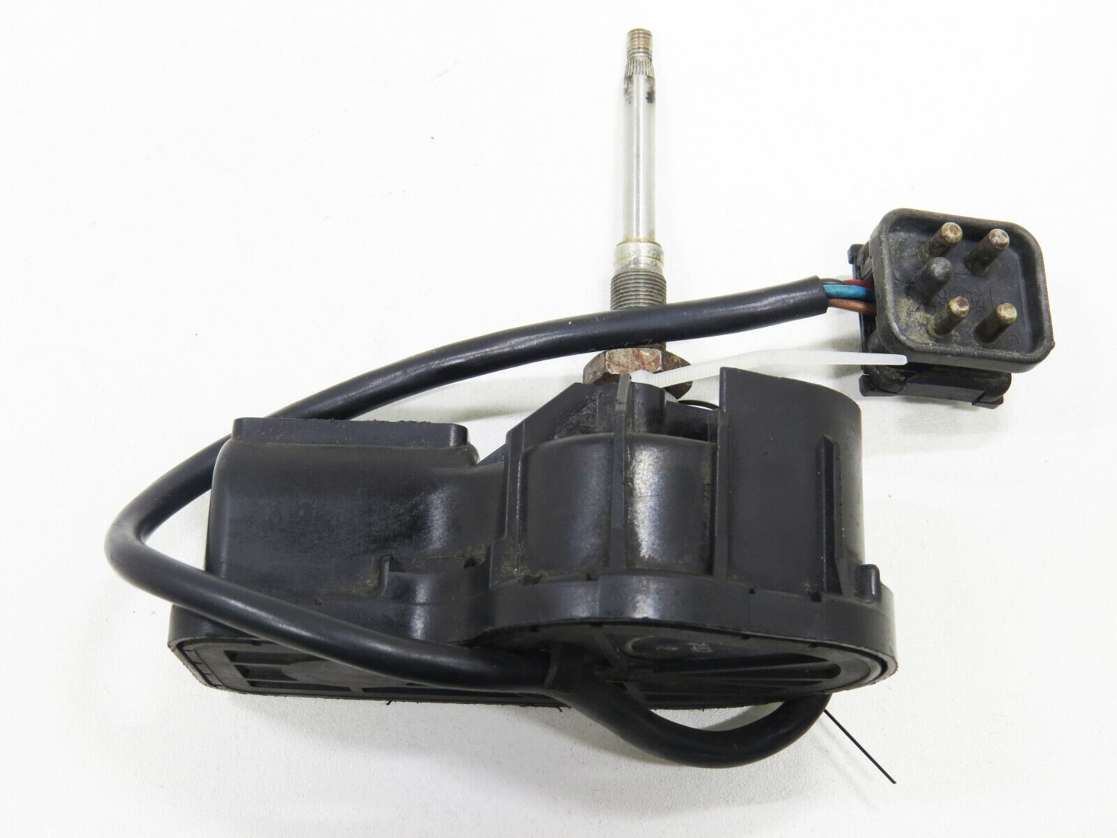 Mercedes W126 OEM Headlight Wiper Motor Right (Passenger Side) - Image 6