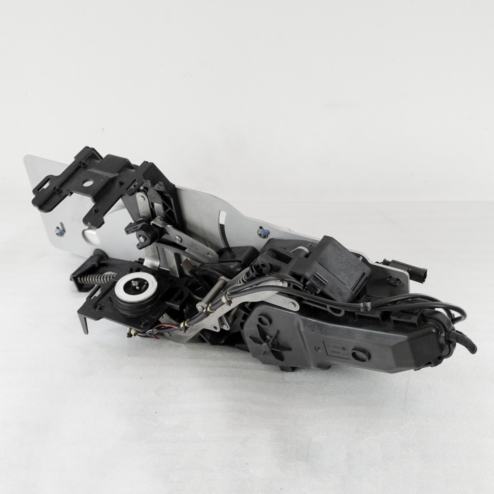 Rolls Royce Cullinan Spirit of Ecstasy Retraction Mechanism OEM 2018-2023 + Core - Image 2