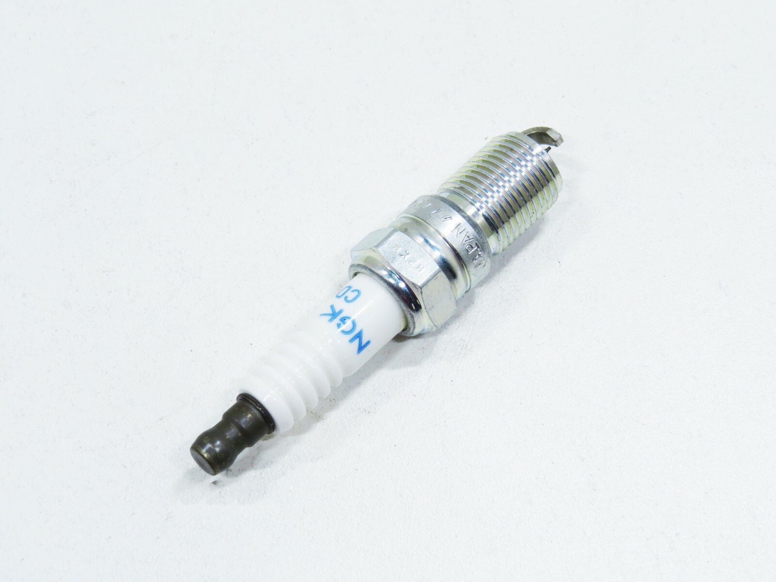 Aston Martin DB9 Vanquish 2012-2016 OEM Spark Plug Set of 4 - Image 4