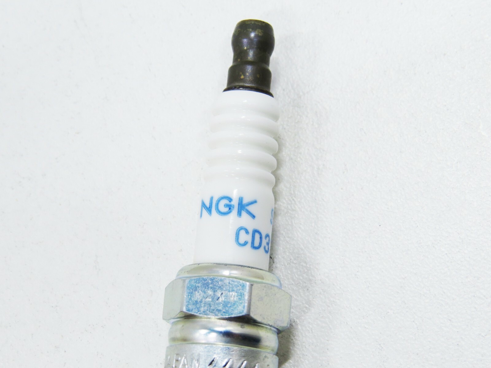 Aston Martin DB9 Vanquish 2012-2016 OEM Spark Plug Set of 4 - Image 5