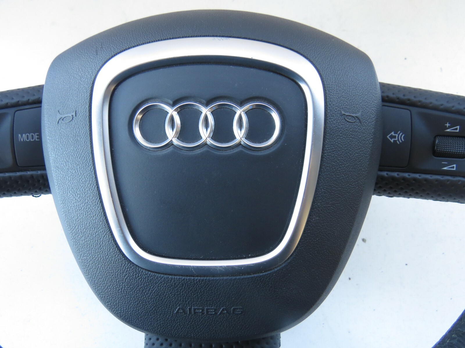 Audi RS4 B7 2007-2008 OEM Steering Wheel With Control Buttons - Image 3