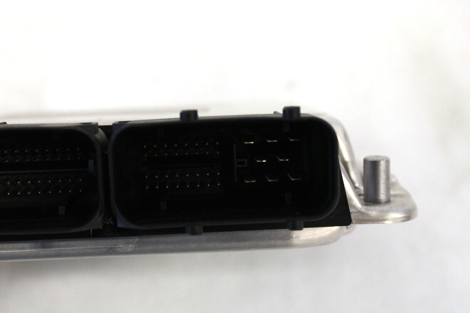 Porsche Cayenne 2005-2006 OEM ECM Electronic Control Module Unit ECU 95561860110 – Image 9