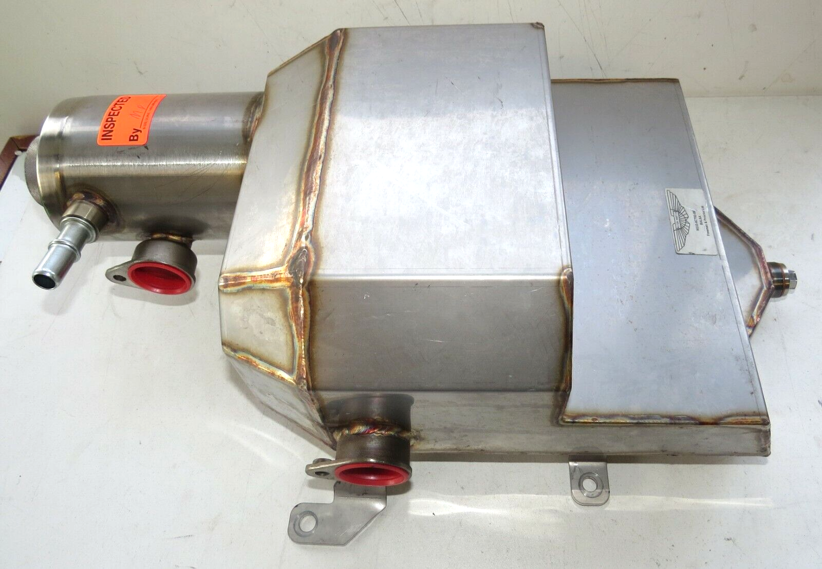 Aston Martin V8 Vantage 2006-2016 OEM Oil Tank Assembly – Image 2