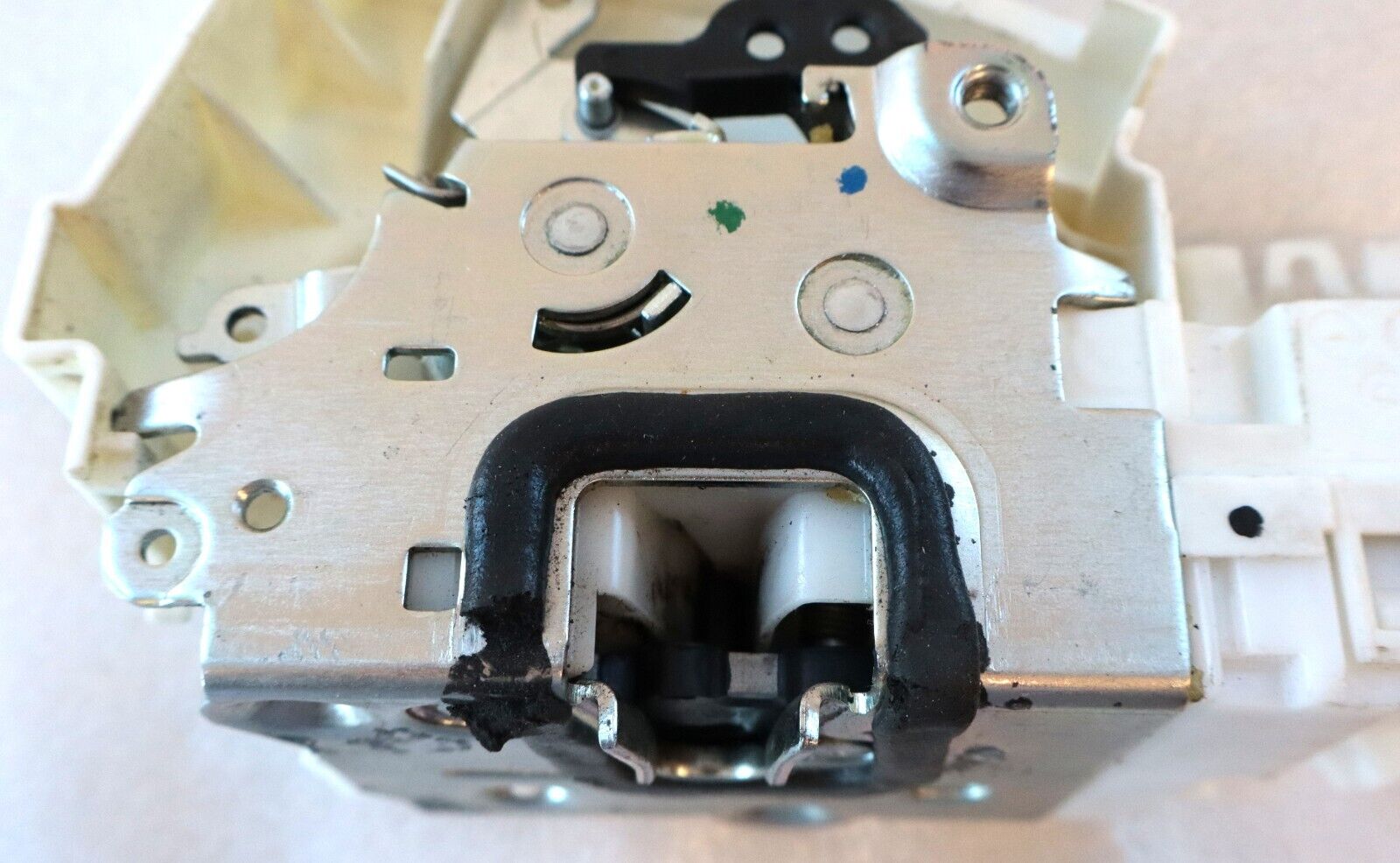 Mercedes 2006-2012 OEM Door Lock Actuator Right (Passenger Side) - Image 11