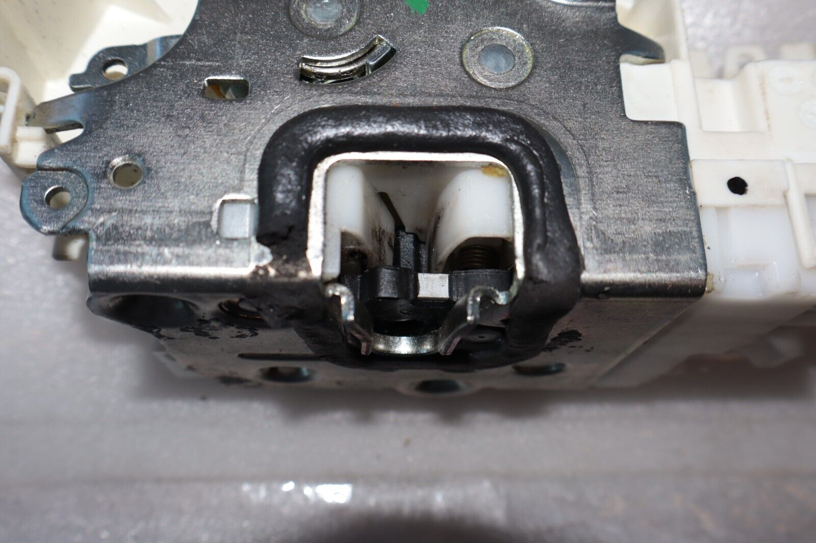 Mercedes 2006-2012 OEM Door Lock Actuator Right (Passenger Side) - Image 13