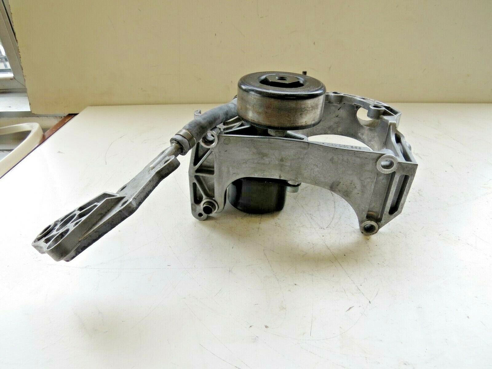Porsche 911 2003-05 2006 2007 2008 OEM Power Steering Pump Bracket & Tensioner – Image 2