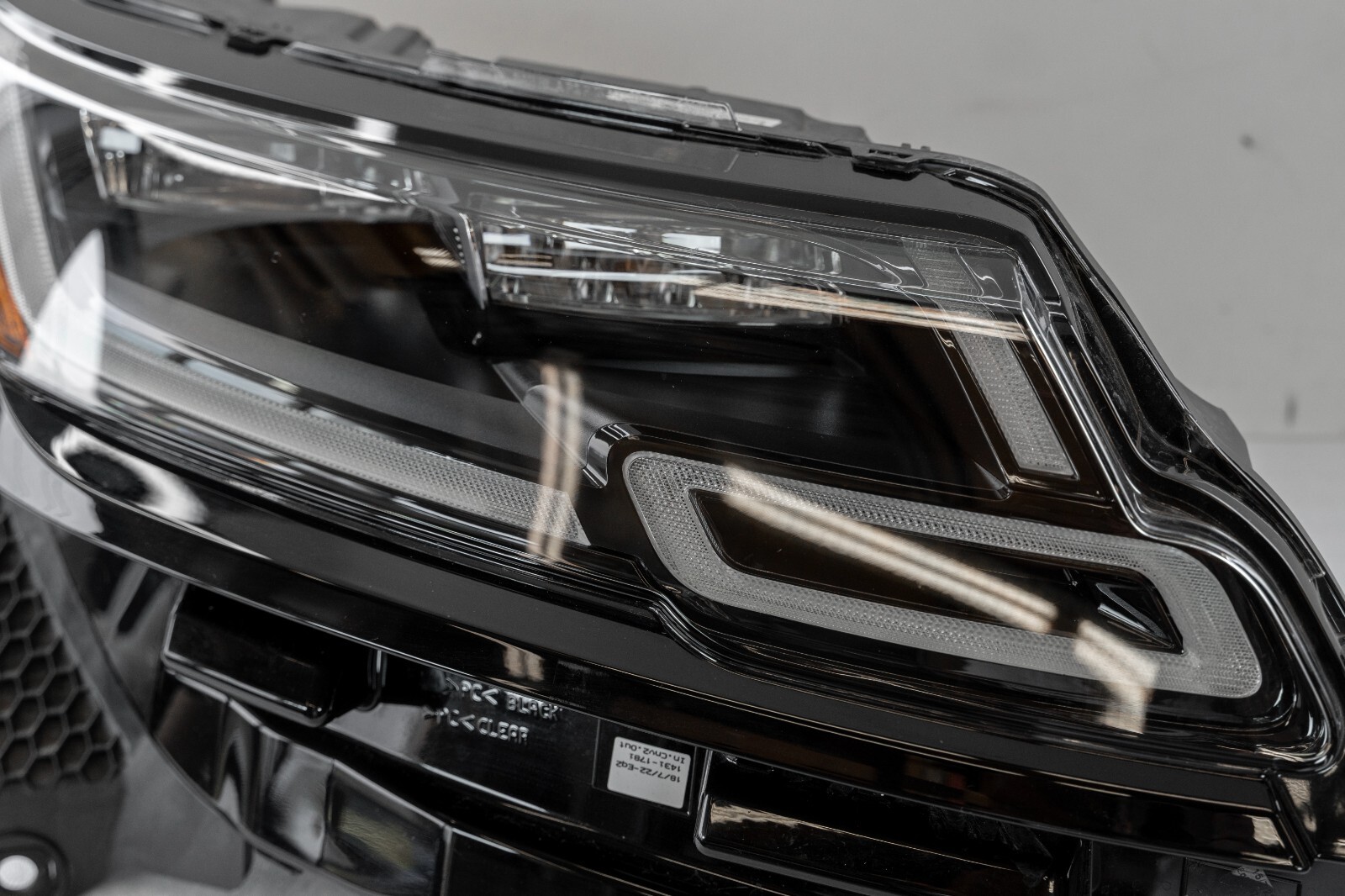 Range Rover Velar Headlight OEM 2020 Genuine Original RIGHT Passenger Side – Image 2