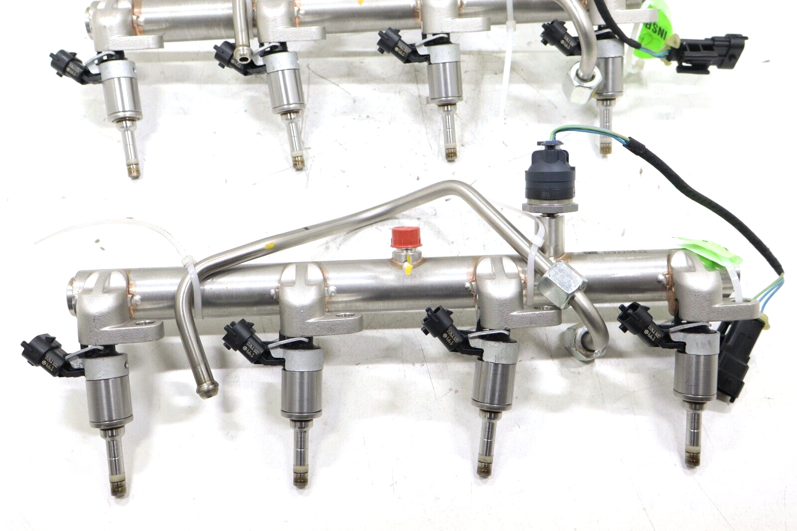 Ferrari 488 California T Portofino 2015-2020 OEM Fuel Rail w/Injectors &Pipe Set – Image 2