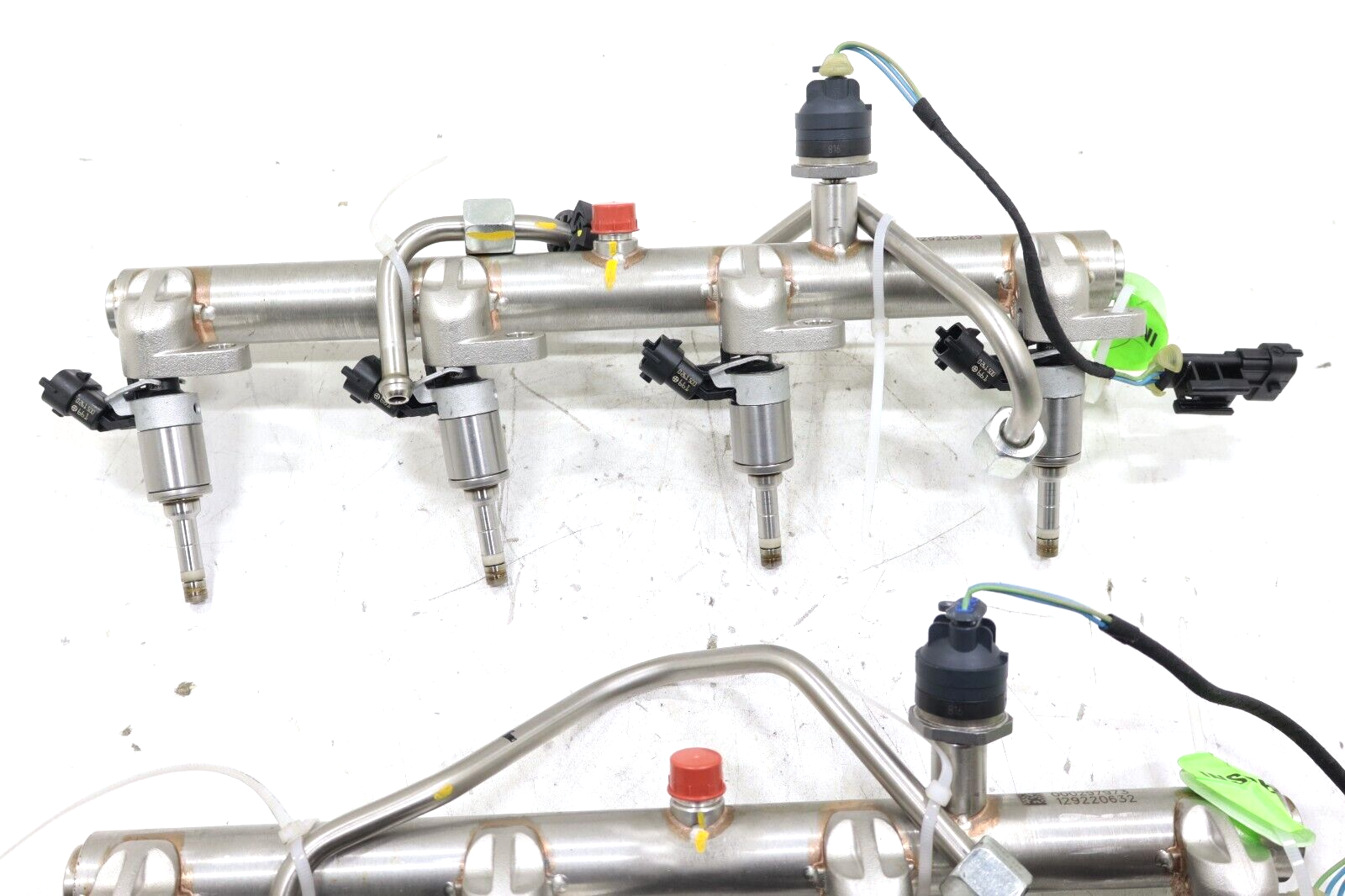 Ferrari 488 California T Portofino 2015-2020 OEM Fuel Rail w/Injectors &Pipe Set – Image 3