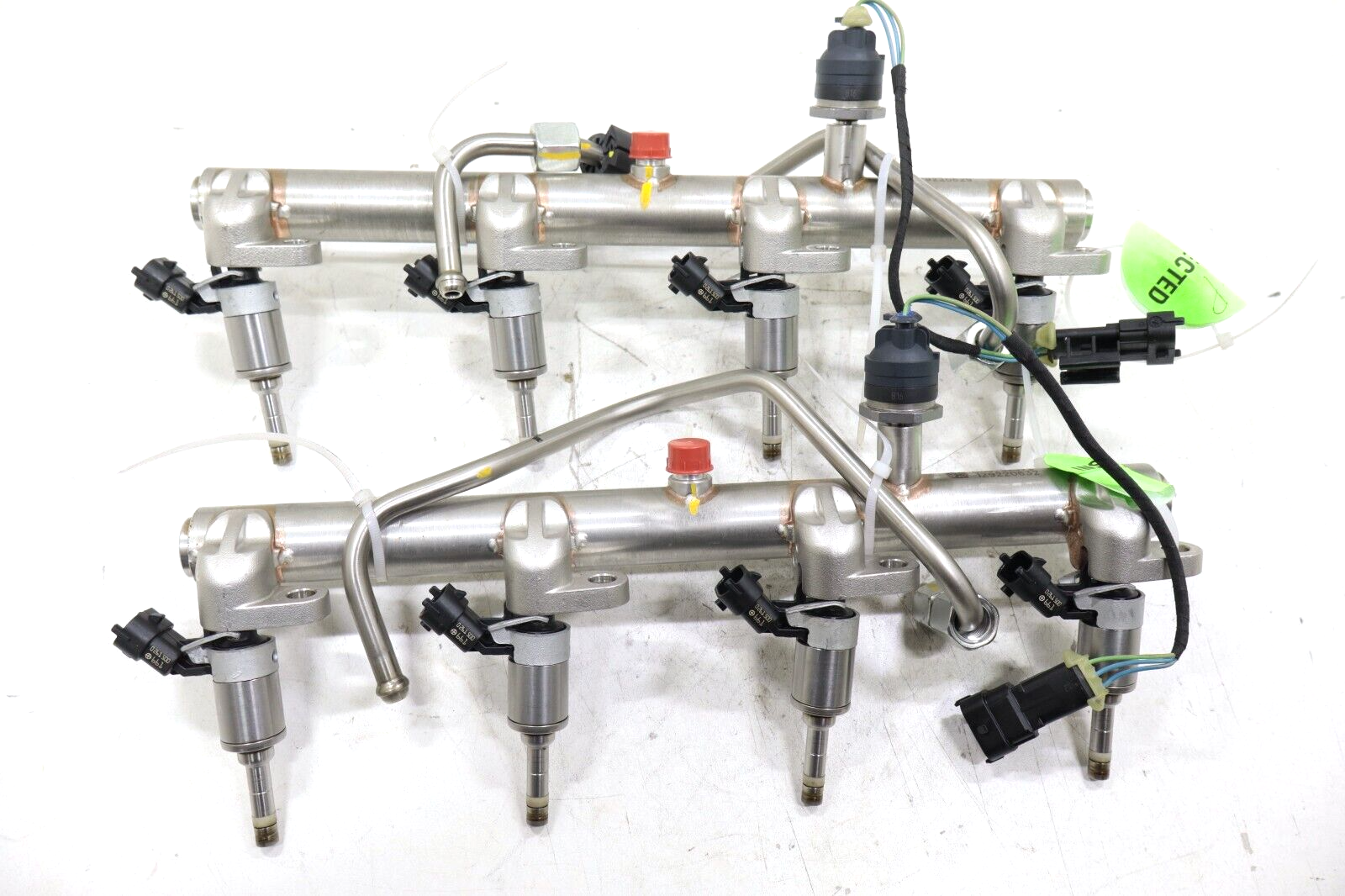 Ferrari 488 California T Portofino 2015-2020 OEM Fuel Rail w/Injectors &Pipe Set – Image 4