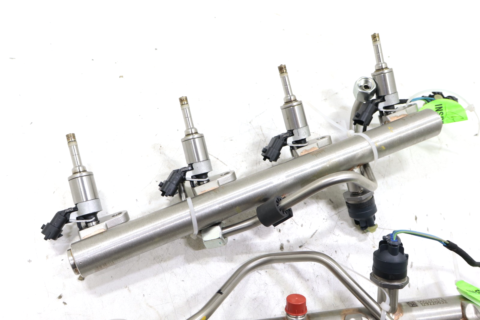 Ferrari 488 California T Portofino 2015-2020 OEM Fuel Rail w/Injectors &Pipe Set – Image 5
