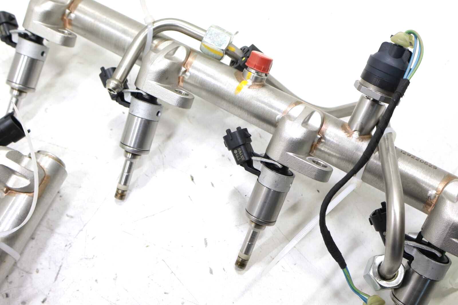 Ferrari 488 California T Portofino 2015-2020 OEM Fuel Rail w/Injectors &Pipe Set – Image 14