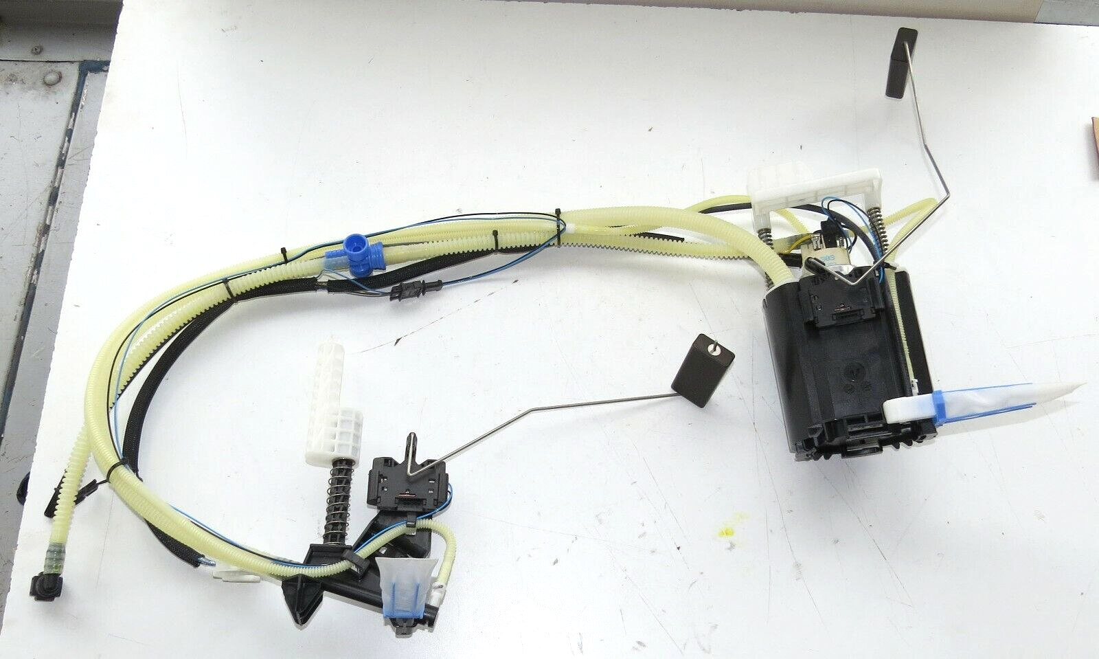 OEM NEW Land Rover Range Rover 2006-2009 Fuel Pump Module Level Sender Unit – Image 4