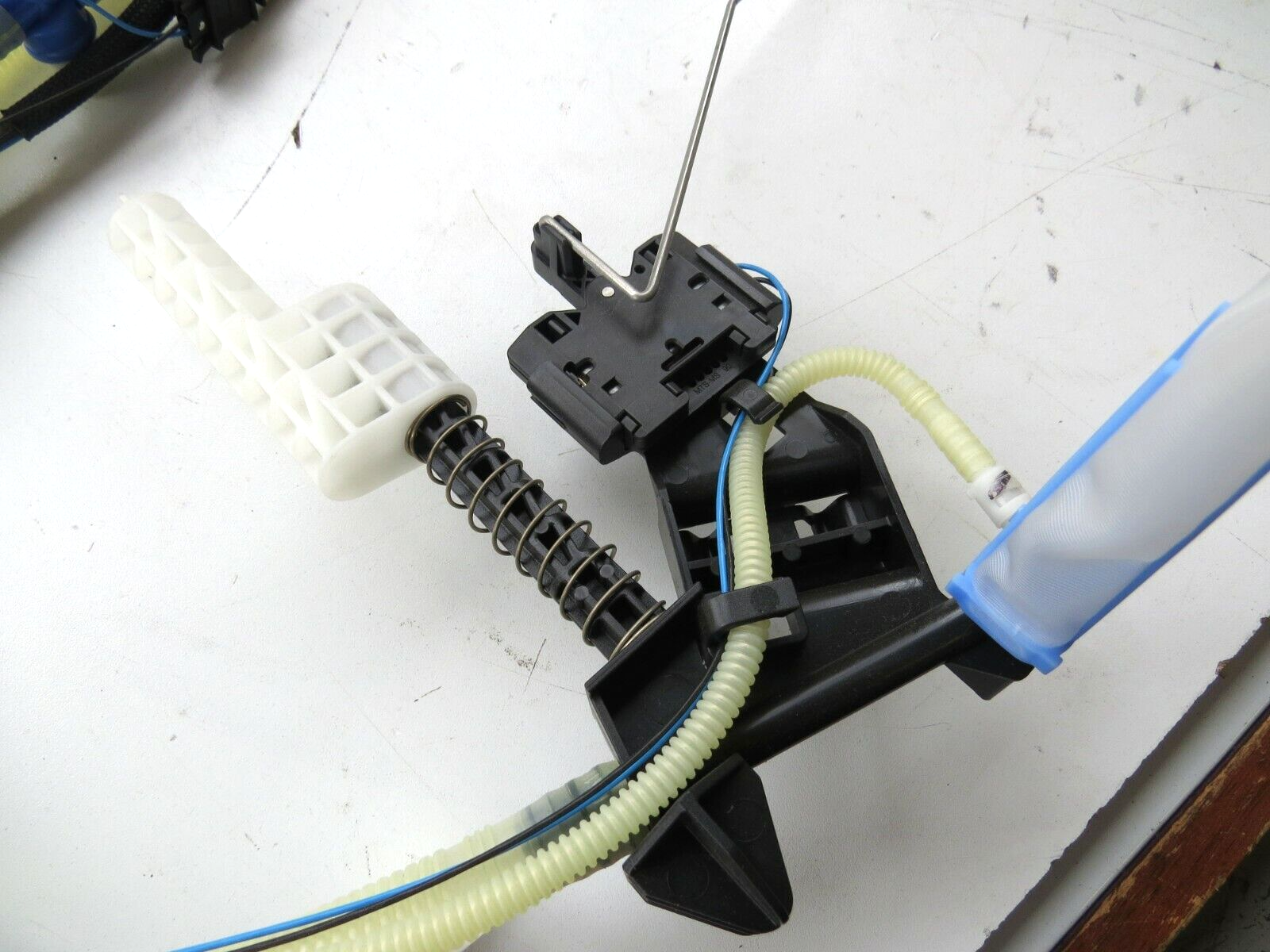 OEM NEW Land Rover Range Rover 2006-2009 Fuel Pump Module Level Sender Unit – Image 5