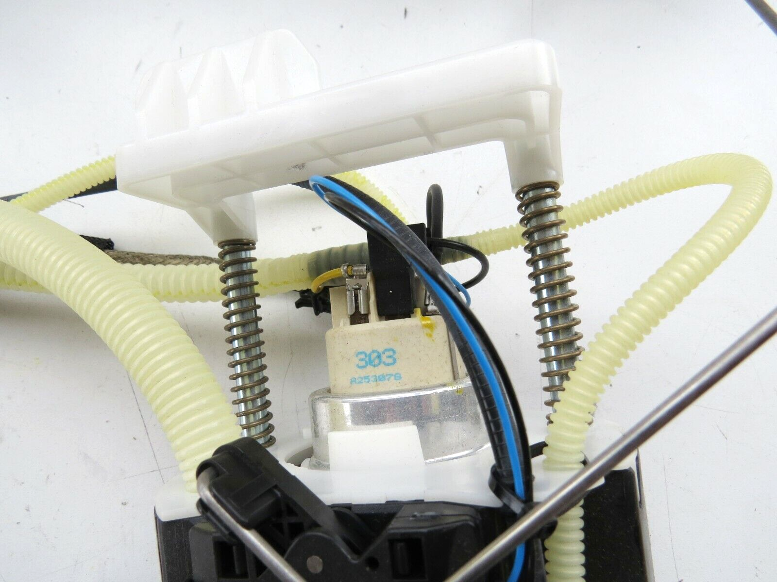 OEM NEW Land Rover Range Rover 2006-2009 Fuel Pump Module Level Sender Unit – Image 6