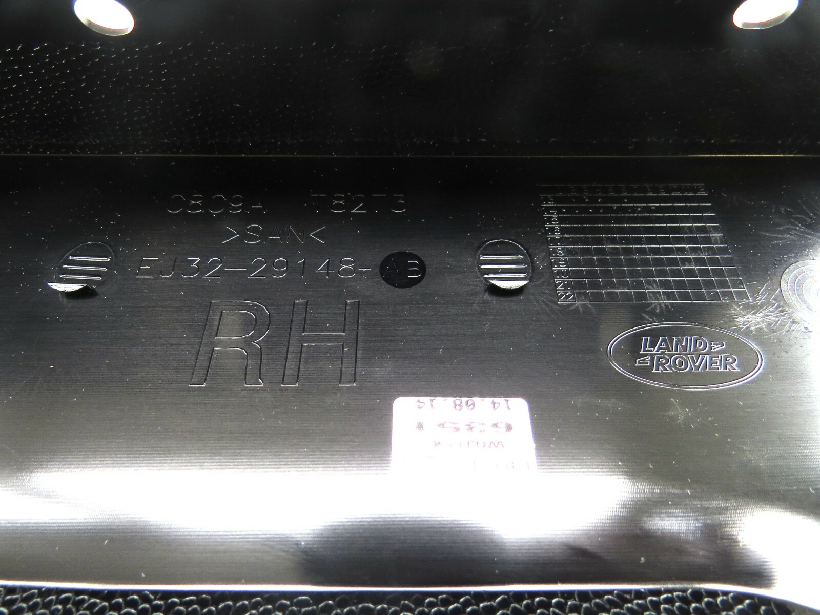 Range Rover Evoque 2014 2015 2016 2017 2018 2019 OEM Pillar Molding RH LR048703 - Image 5