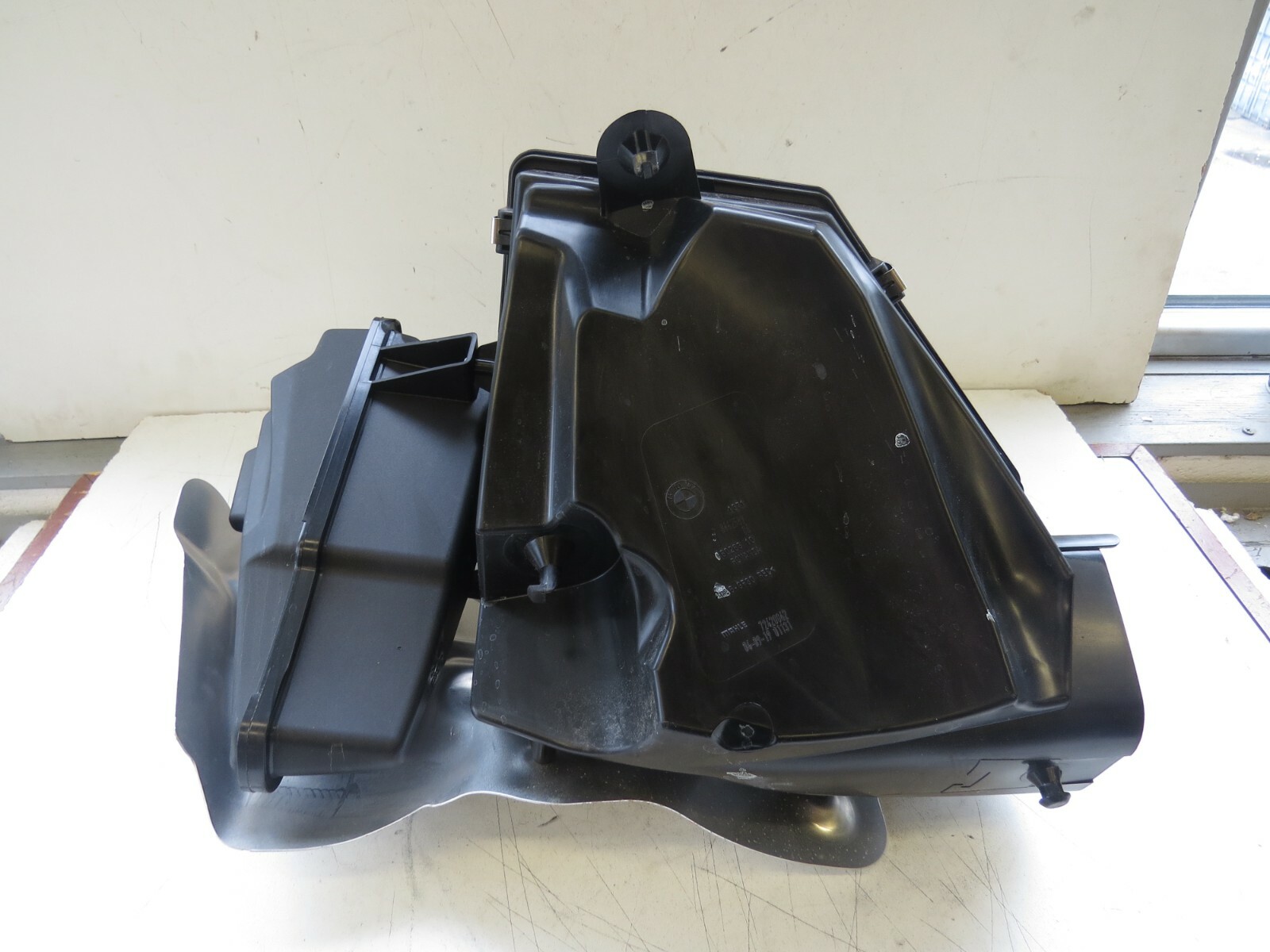 Toyota BMW Z4 2017 2018 2019 2020 OEM Engine Air Intake Filter Box – Image 2