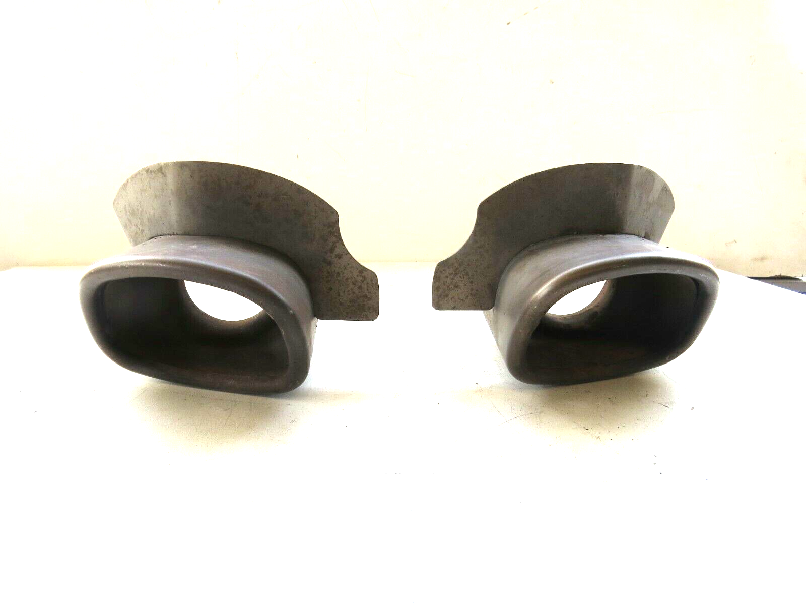 Porsche 911 3.6L 1995-1998 OEM Exhaust Tip Gillet Tailpipe Set (Rear LH & RH) – Image 4