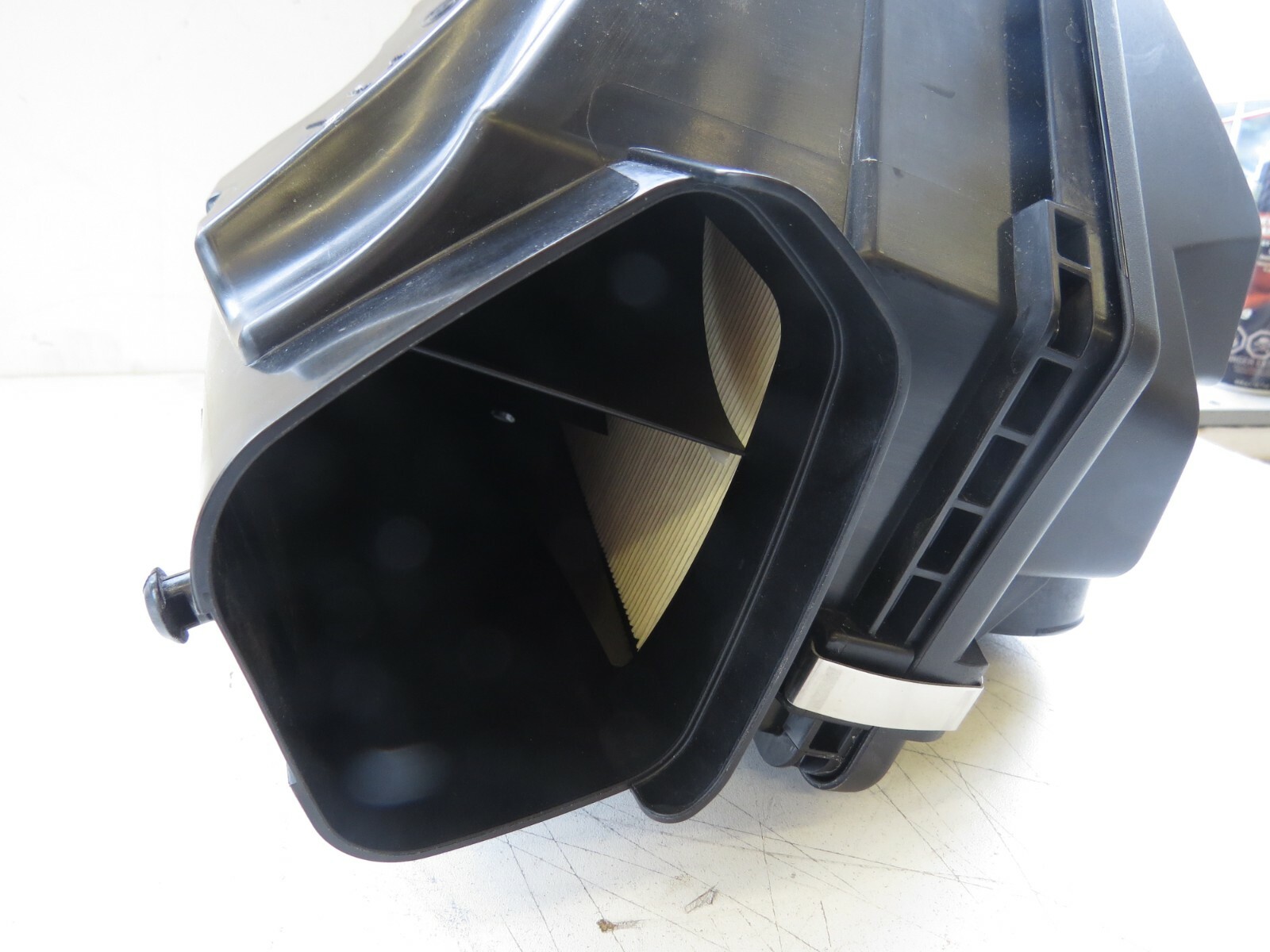 Toyota BMW Z4 2017 2018 2019 2020 OEM Engine Air Intake Filter Box – Image 9