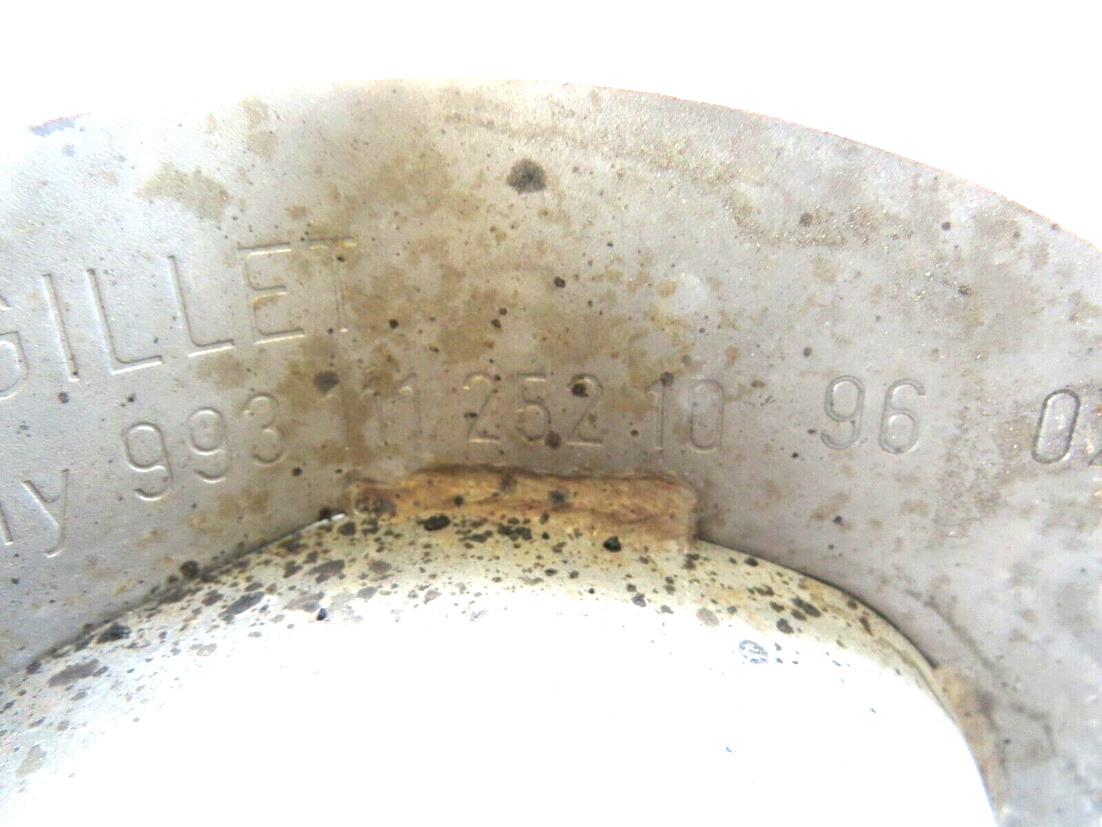 Porsche 911 3.6L 1995-1998 OEM Exhaust Tip Gillet Tailpipe Set (Rear LH & RH) – Image 12