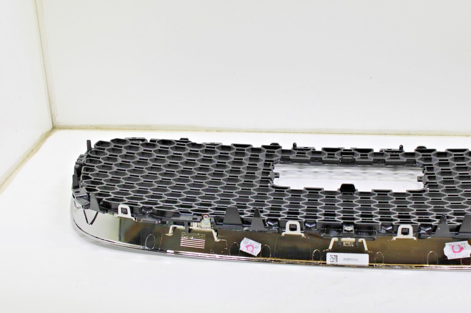 Jaguar XF 2016-2020 OEM NEW Front Grille Upper Black with Chrome Trim - Image 18
