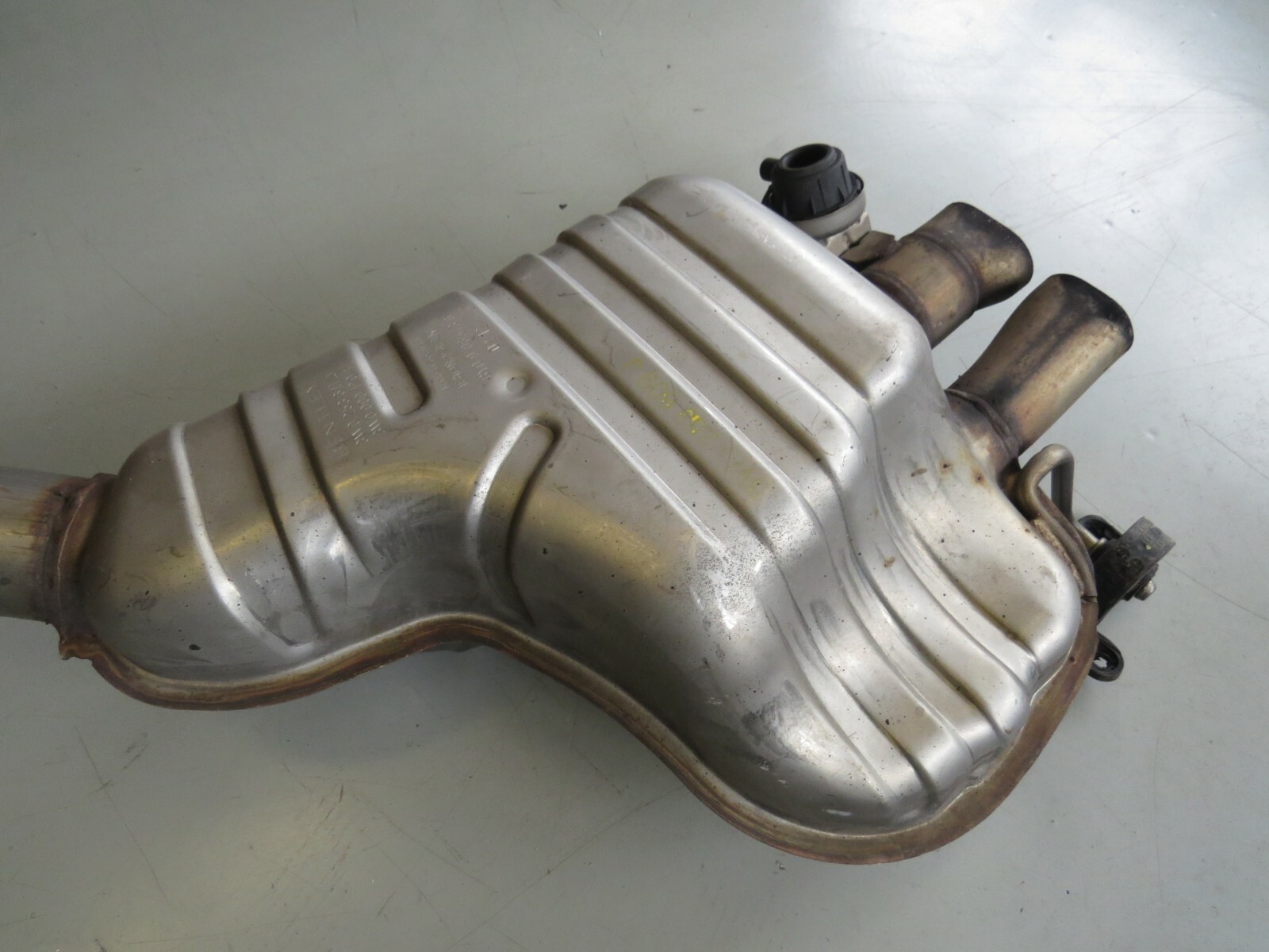 Bentley Continental 2011-2022 OEM Exhaust Muffler w/Exhaust Flap Rear Right - Image 4