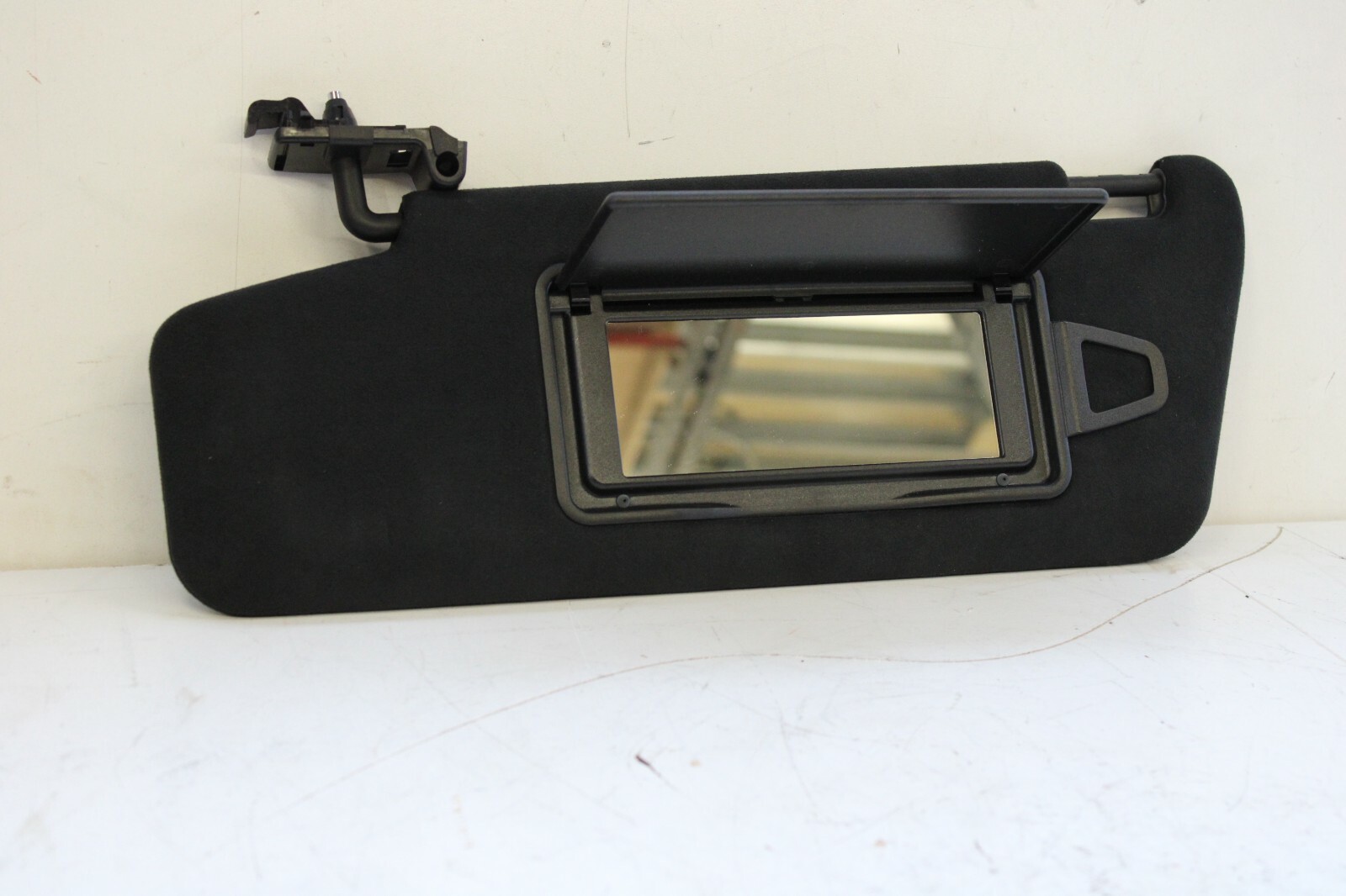 Mercedes W212 W218 E200 E300 CLS 2012 2013 2014 2015 2016 2017 OEM Sun Visor LH – Image 2