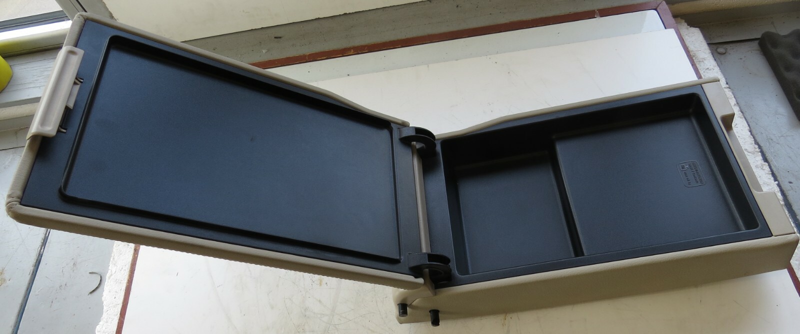 Audi 2005-2007 OEM Seat Armrest W/Cup Holders Rear – Image 6