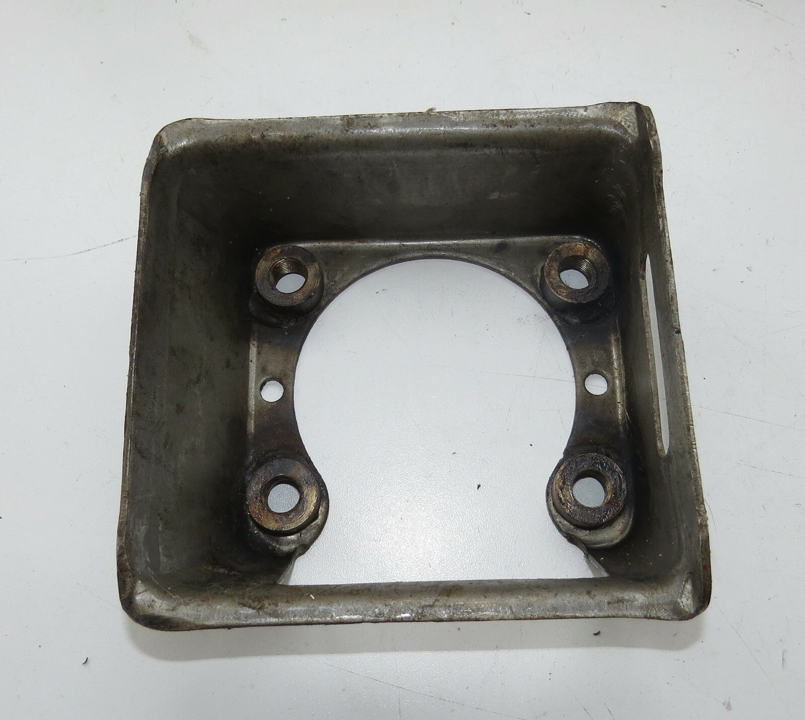 Bentley Rolls-Royce 1959-1967 OEM Bracket Front Anchorage Rear Spring RH - Image 4