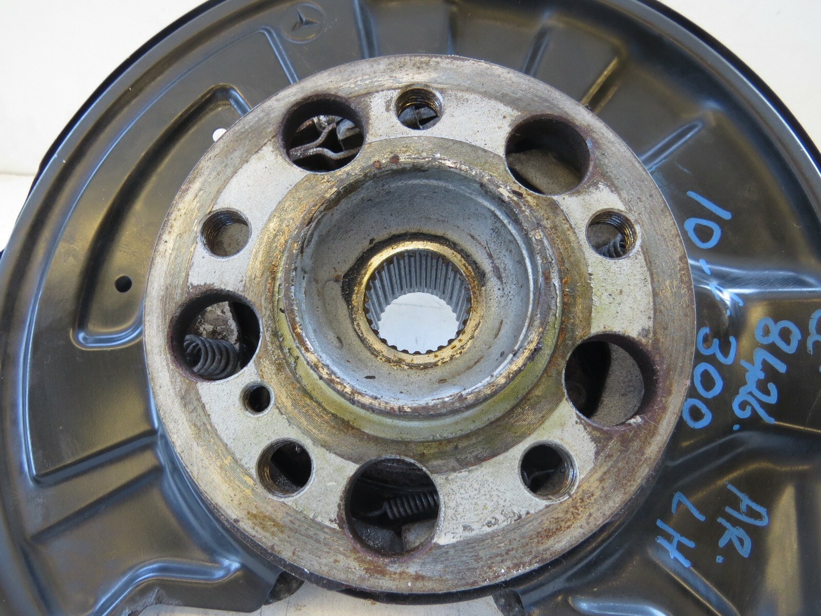 Mercedes CL500 E-Class OEM Steering Spindle Knuckle Rear Left - Image 3