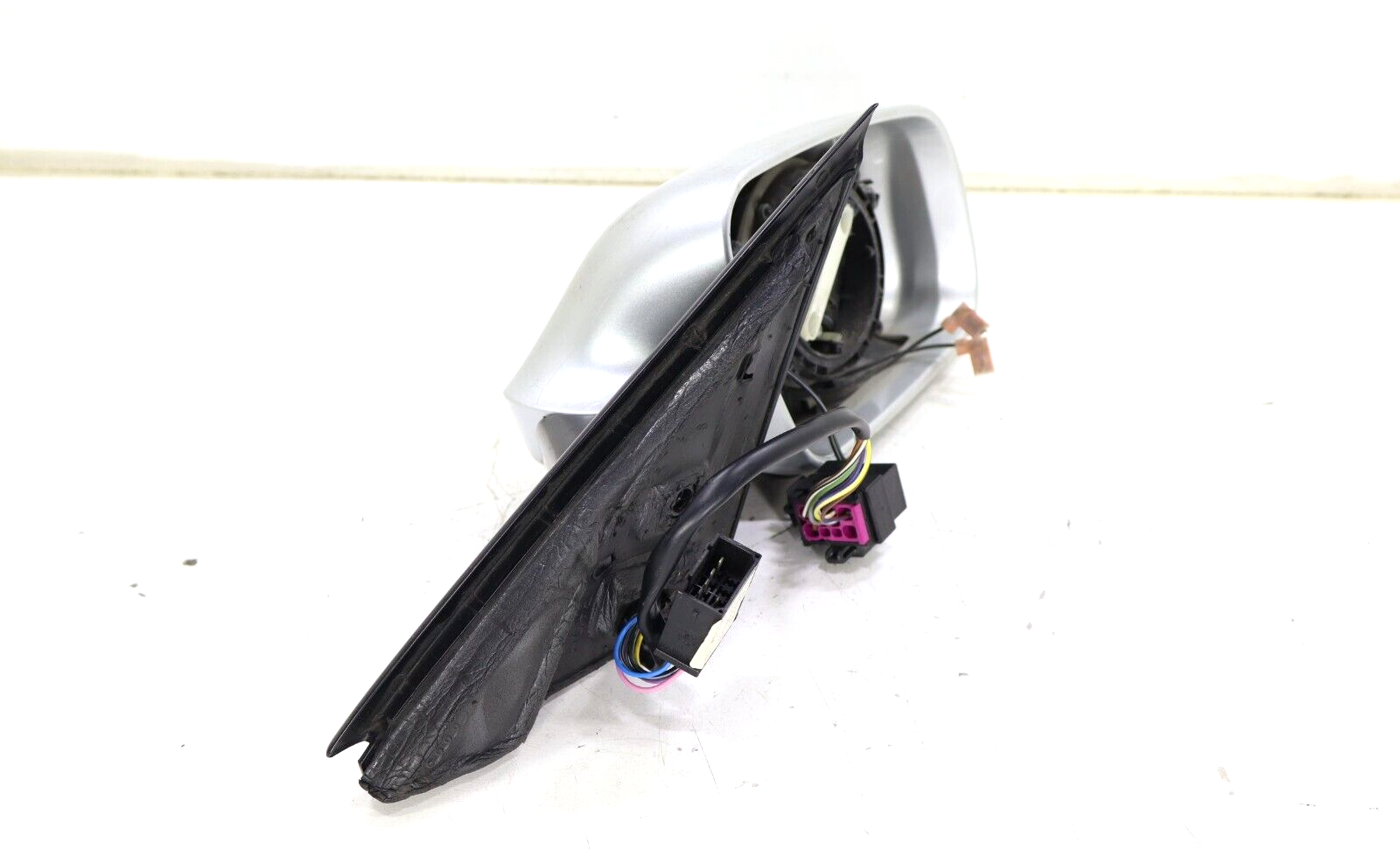 Audi A6 Quattro 1998-2001 OEM Side Mirror Assembly Right (Passenger Side) – Image 7