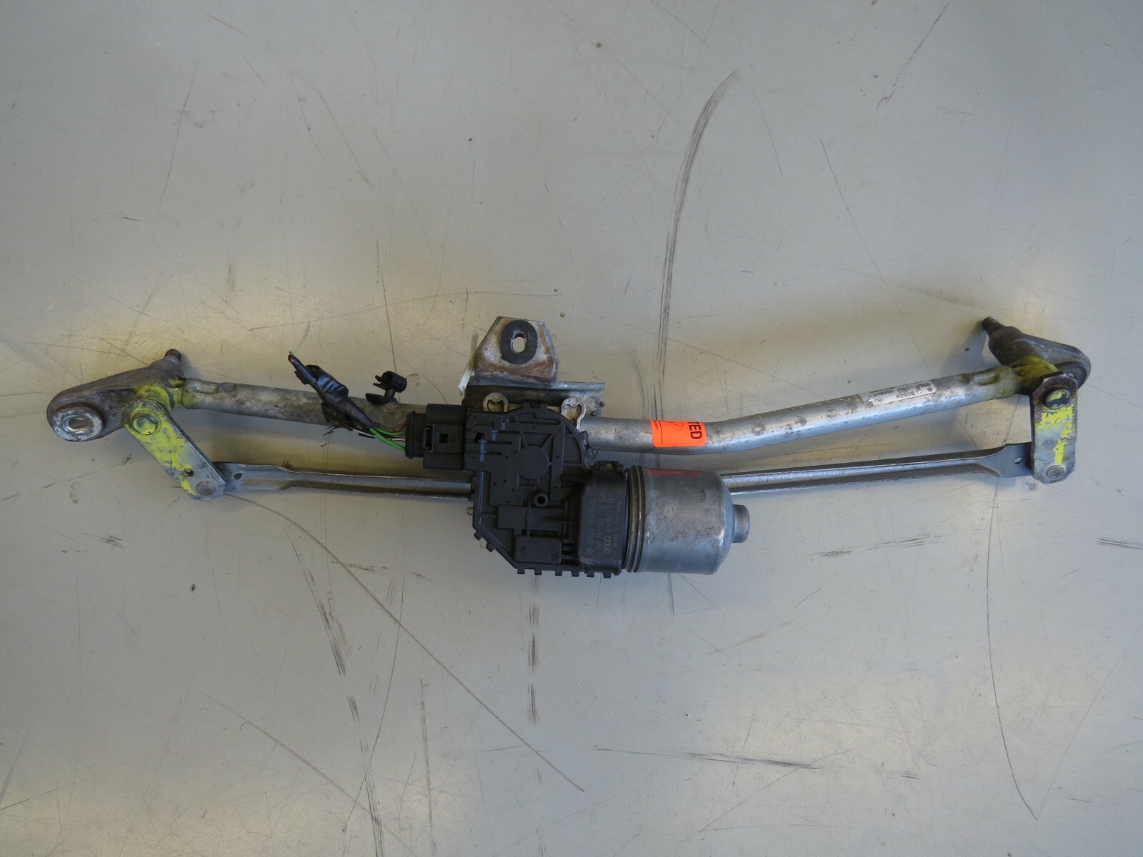 Audi 2002-2008 OEM Windshield Wiper Linkage w/Motor 8E1955603D; 8E1955119 – Image 3