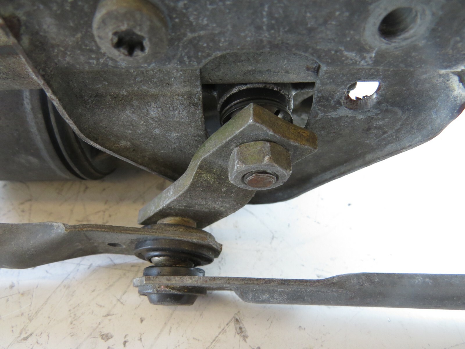 Audi 2002-2008 OEM Windshield Wiper Linkage w/Motor 8E1955603D; 8E1955119 – Image 6
