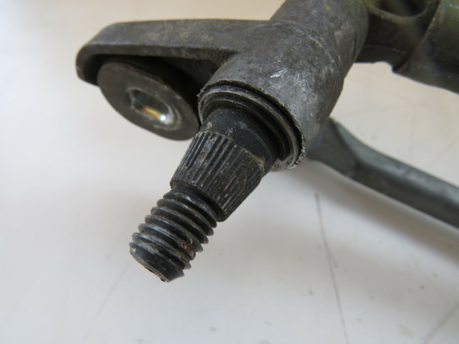 Audi 2002-2008 OEM Windshield Wiper Linkage w/Motor 8E1955603D; 8E1955119 – Image 8