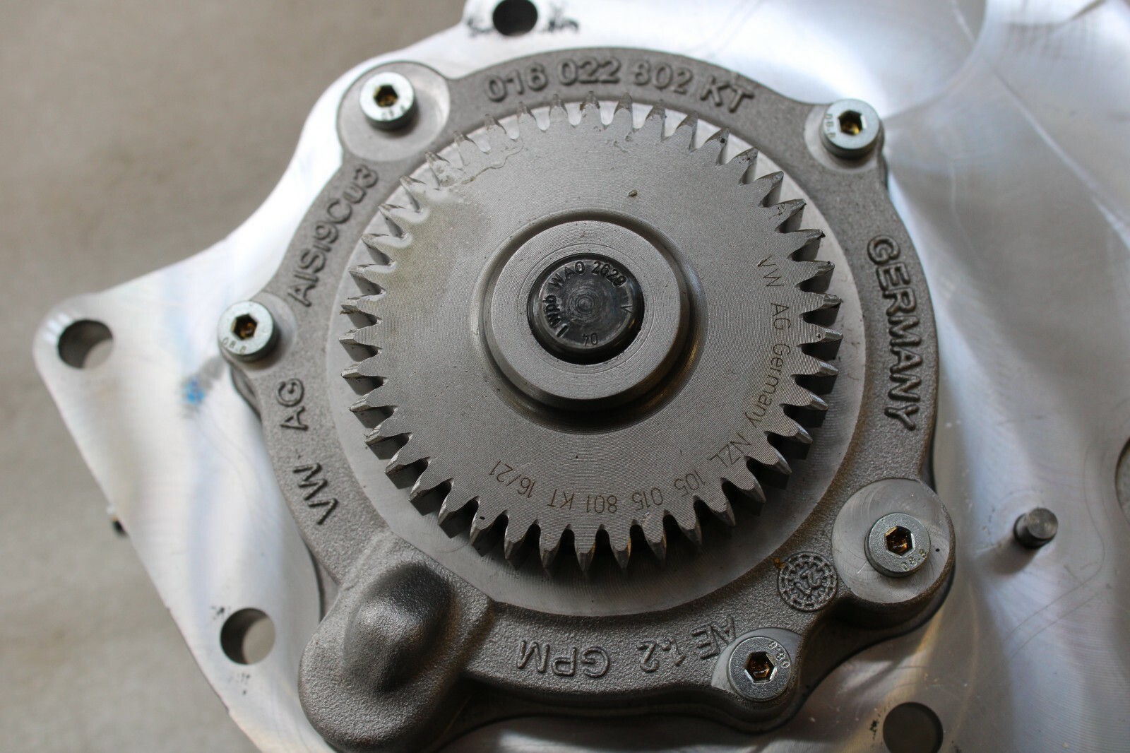 Porsche 4.0L V8 2017-2022 OEM Engine Water Pump – Image 2