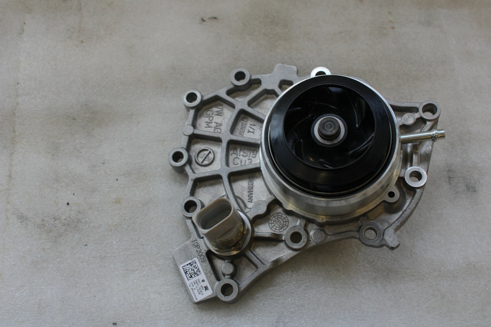 Porsche 4.0L V8 2017-2022 OEM Engine Water Pump – Image 6