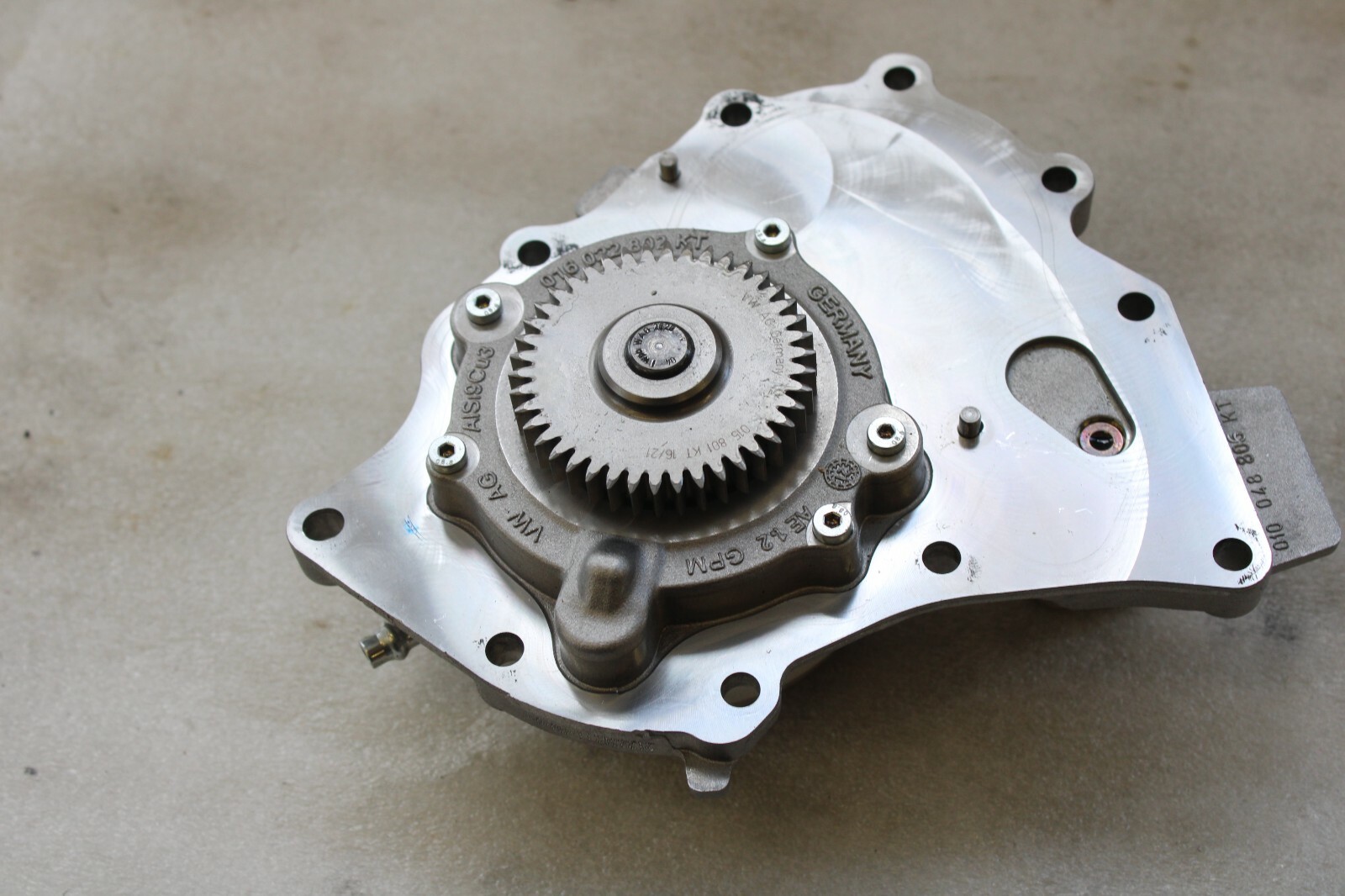 Porsche 4.0L V8 2017-2022 OEM Engine Water Pump – Image 11