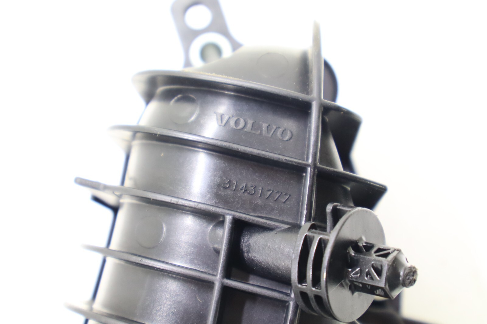 Volvo S60 S80 V60 XC60 XC70 XC90 2.0L 2015-2017 OEM Intake Manifold – Image 3