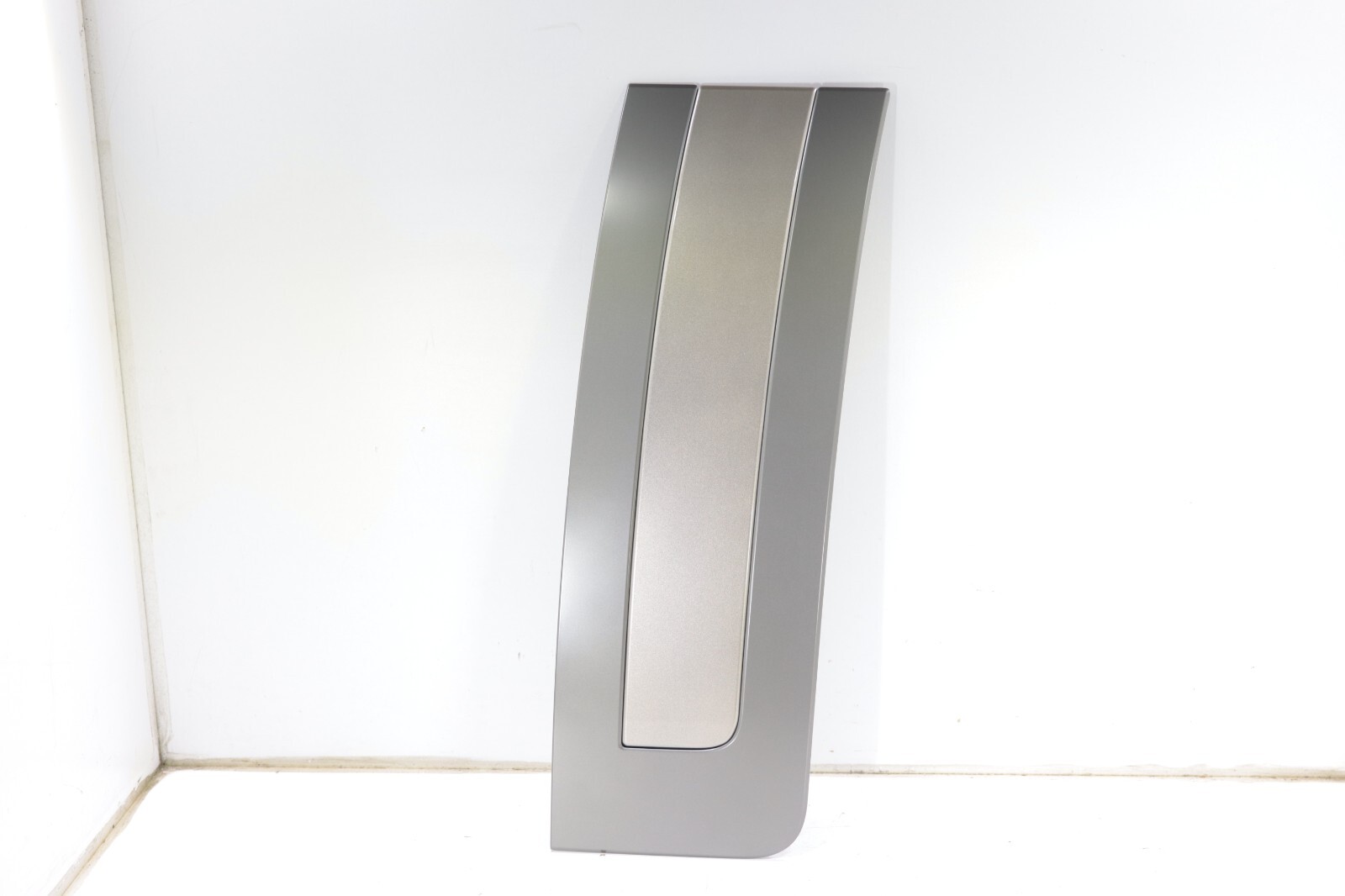 Land Rover Range Rover 2022-2023 OEM Moulding Door Louver Trim Front Left - Image 3