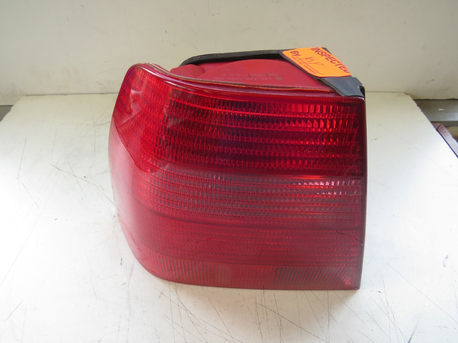 Volkswagen Jetta Sedan 1999-2001 2002 2003 2004 2005 OEM Tail Light Rear Left - Image 3