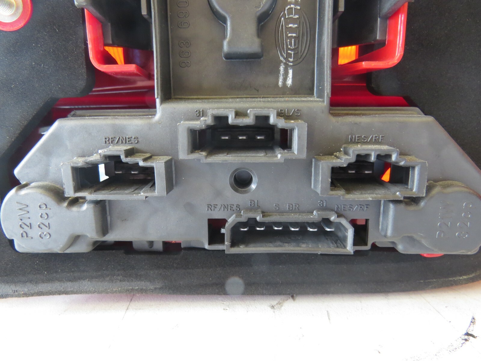 Volkswagen Jetta Sedan 1999-2001 2002 2003 2004 2005 OEM Tail Light Rear Left - Image 10