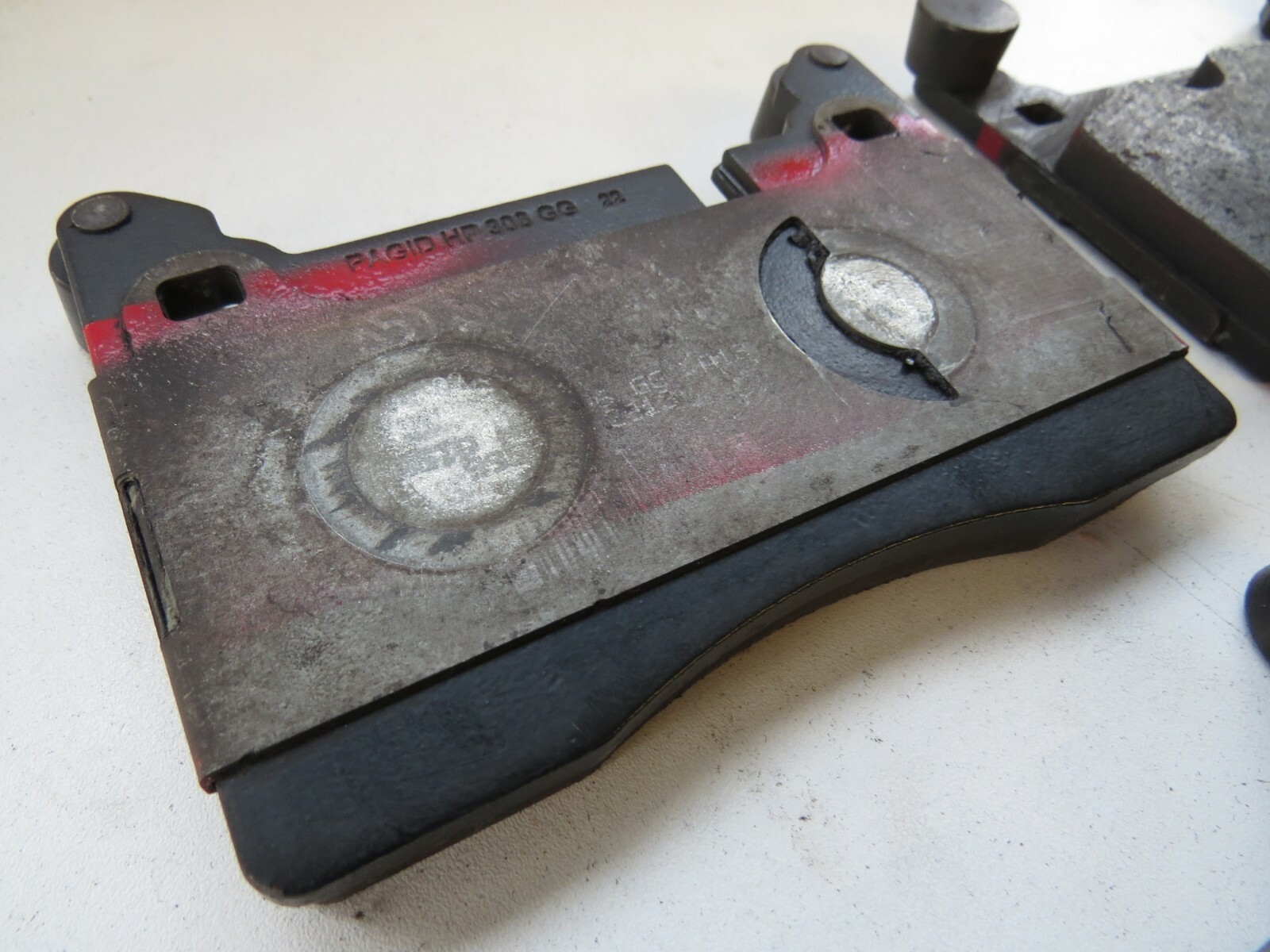 Aston Martin OEM Brake Pad Set Rear HY532C562BB HY53-2C562-BB - Image 7
