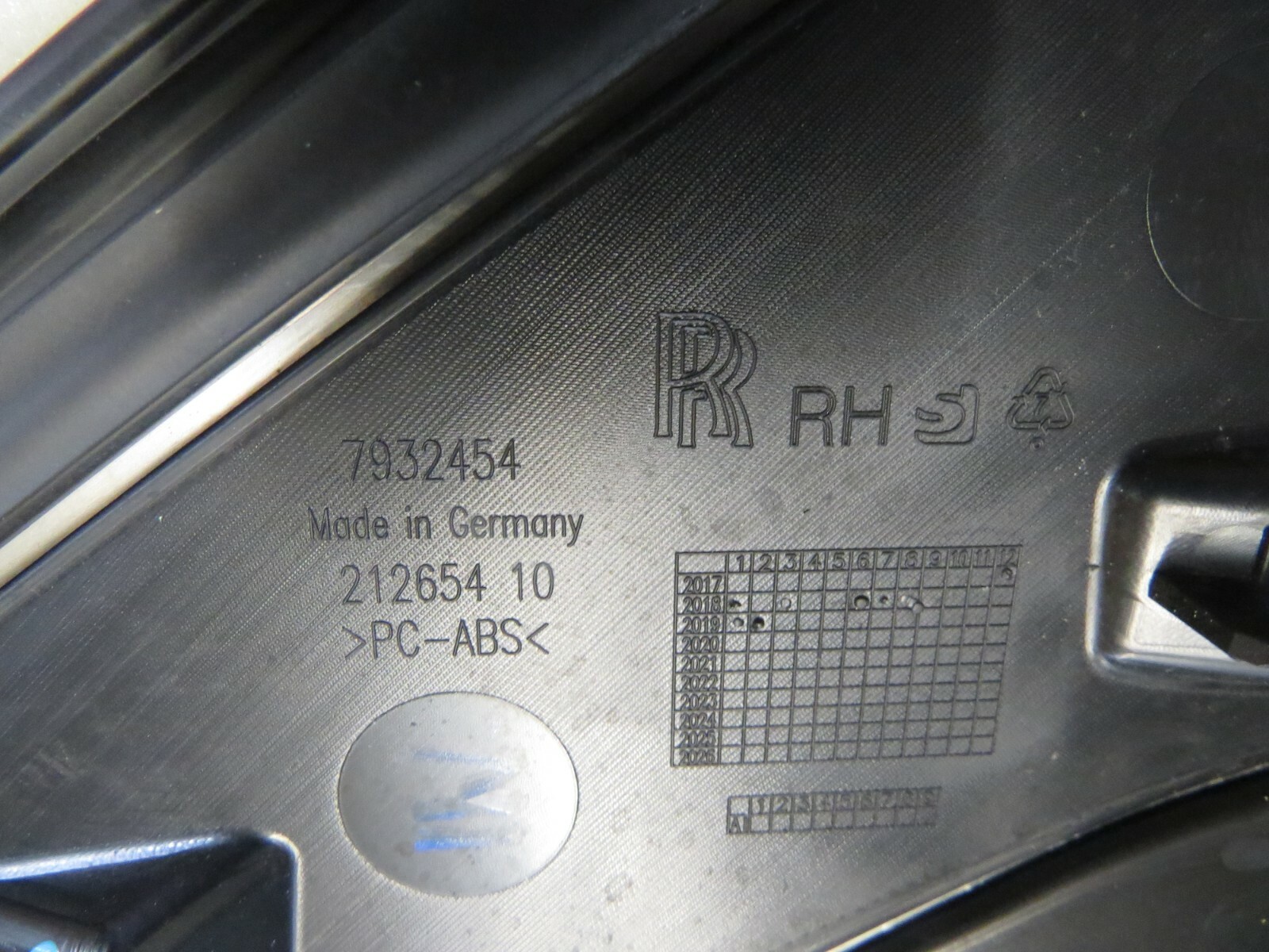 Rolls Royce Cullinan RR31 2018 2019 2020 OEM Side Front Right Frame Finisher - Image 3