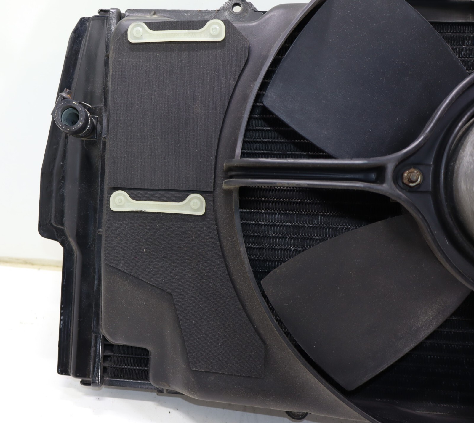 Audi 100 200 5000 1985-1991 OEM Engine Cooling Radiator W/Fan & Shroud – Image 9