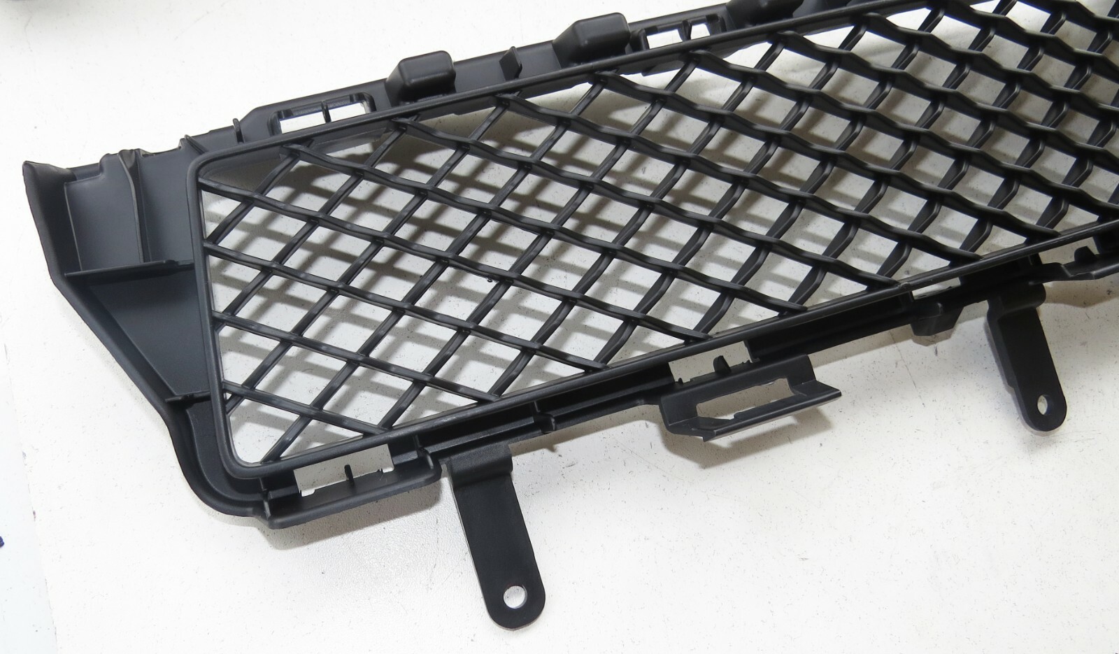 Jaguar XF 2012-2013 OEM NEW Bumper Lower Grille Front - Image 3