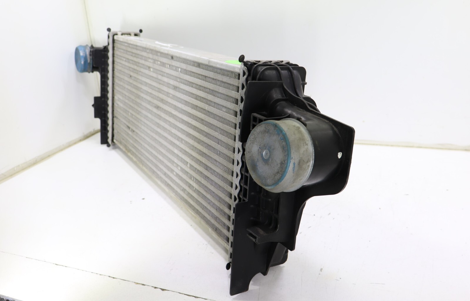 Mercedes ML320 ML350 R320 R350 2007-2012 OEM Intercooler – Image 9